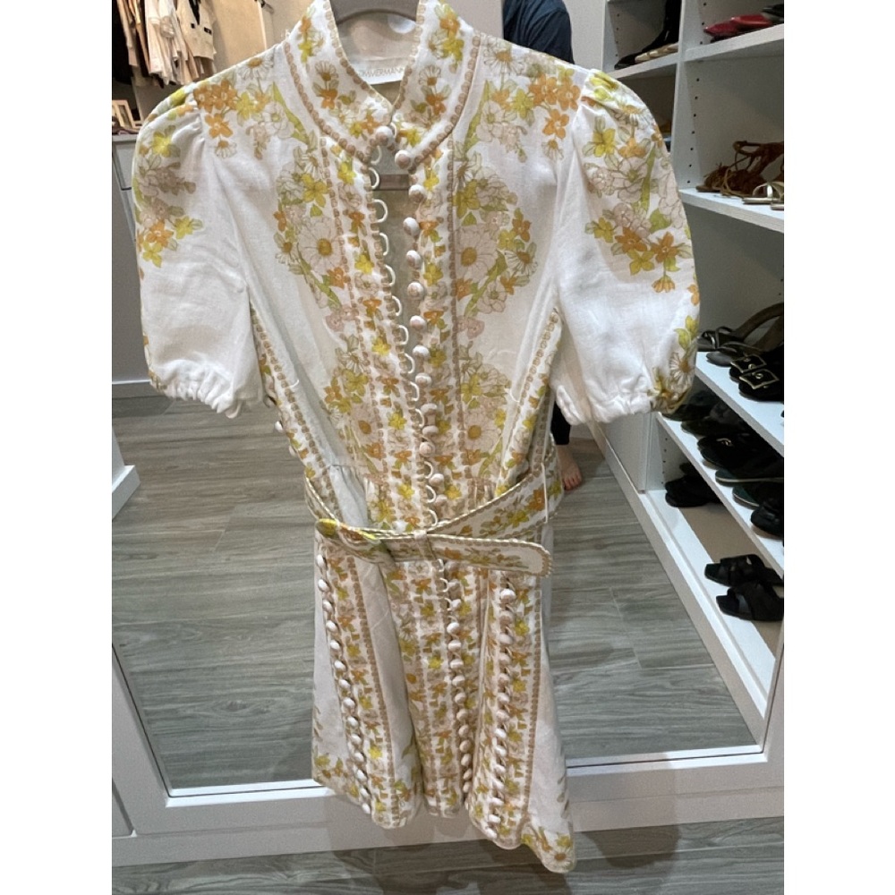 Beautiful dress.  Only reason for selling is I gained weight.